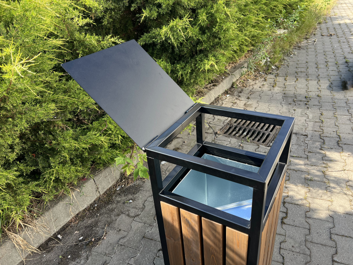 Kosz kwadrat z uchylnym daszkiem 1.png