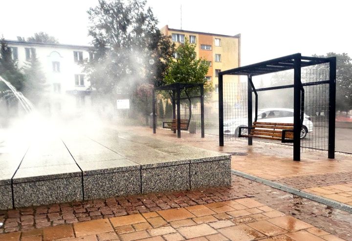 Drewniano stalowa huśtawka miejska (3).jpg