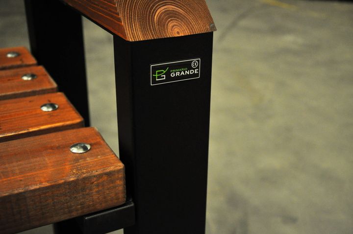 Ławka poznańska bez oparcia 8.jpg