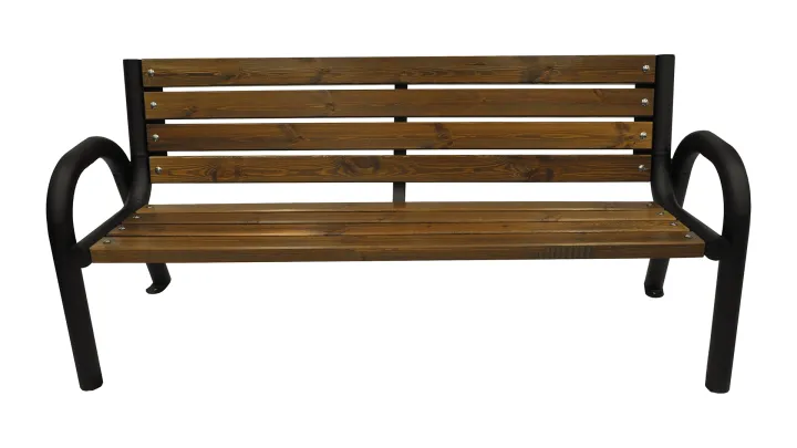 Holzbank mit Rückenlehne für den Garten auf weißem Hintergrund