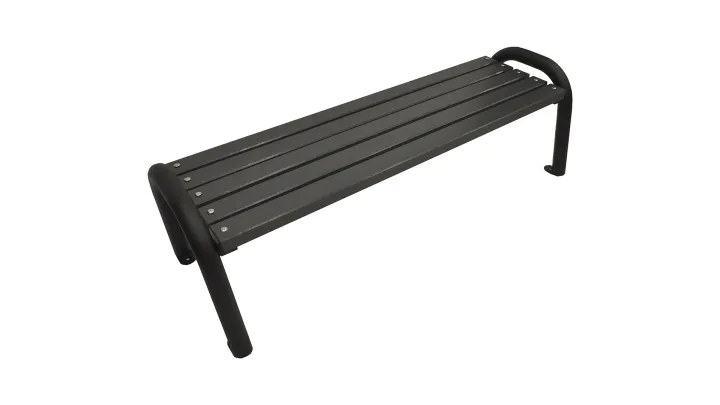 Gartenbank ohne Rückenlehne mit Metallbeinen auf weißem Hintergrund