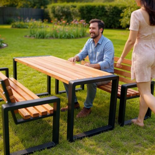 Großer Gartentisch aus hochwertigem Holz