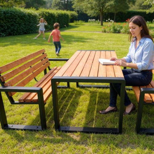 Großer Gartentisch aus hochwertigem Holz