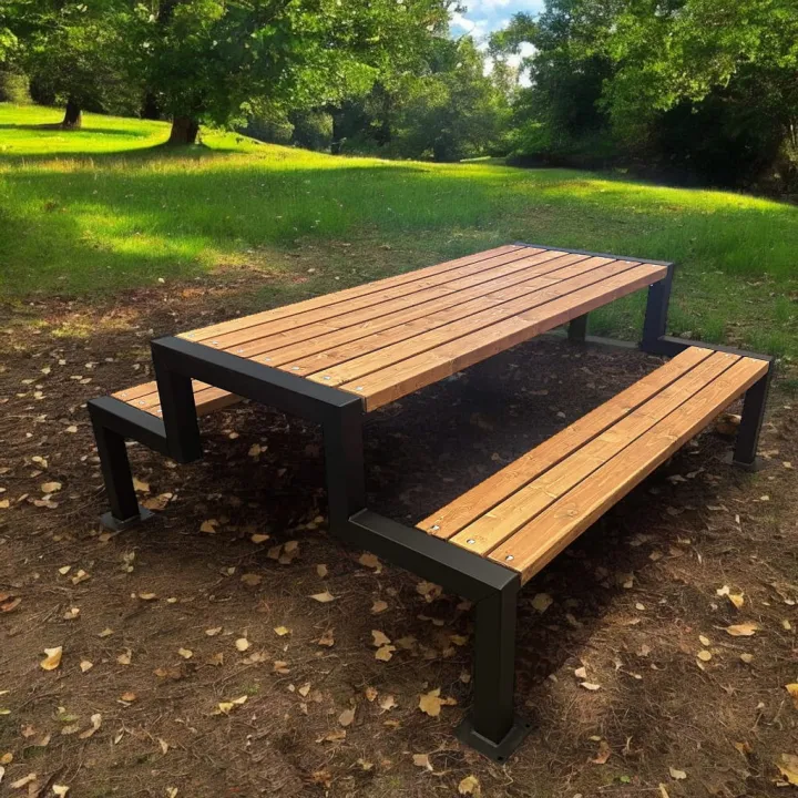 Picknicktisch mit Bänken für den Garten oder das Grundstück